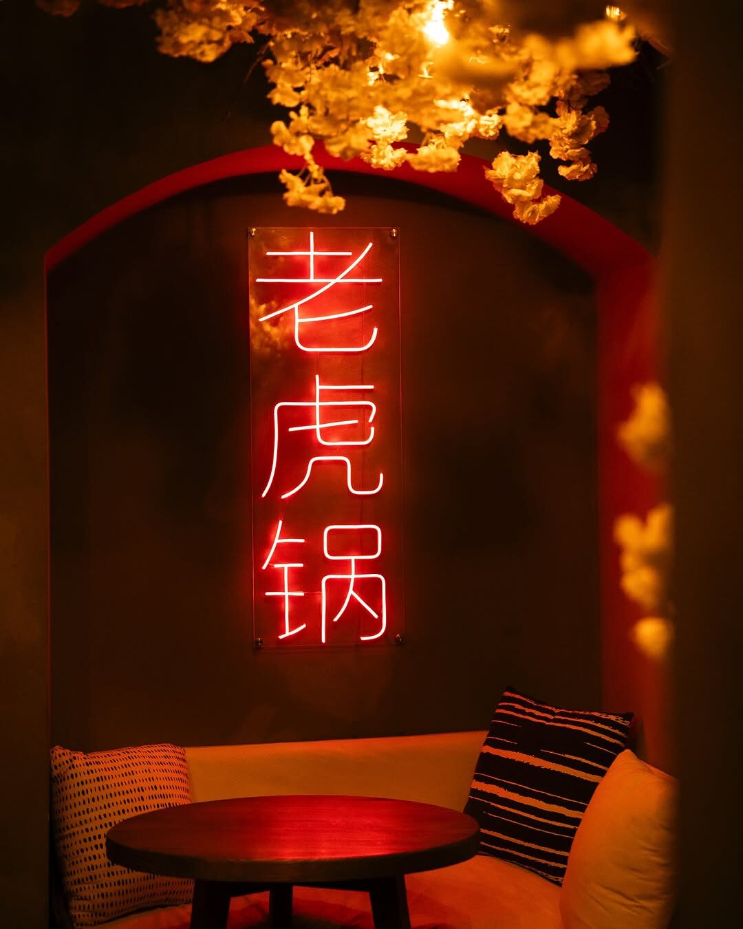 Tiger Wok neon interior